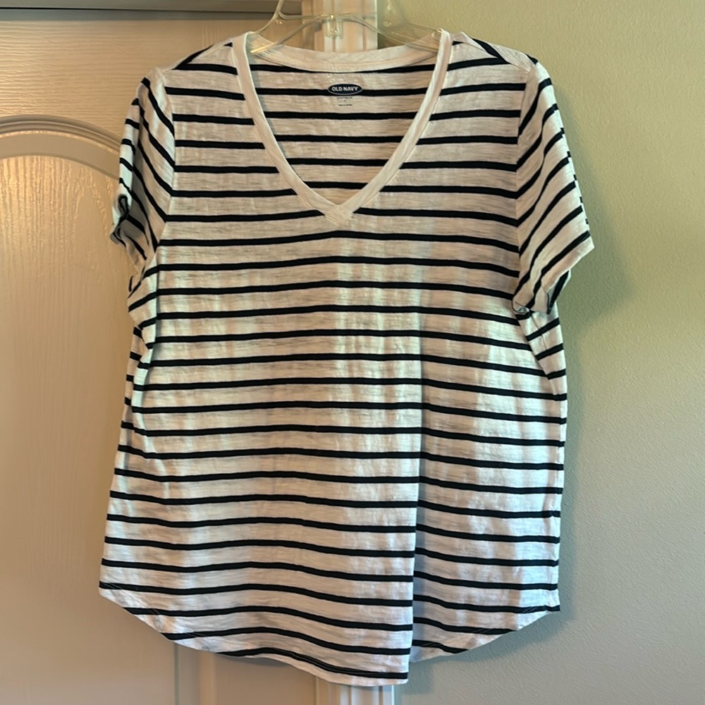 Old navy graphic tee